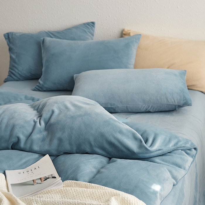 91家纺网 家纺一手货源 找家纺 千朵森 2024新款高克重纯色牛奶绒四件套 微蓝