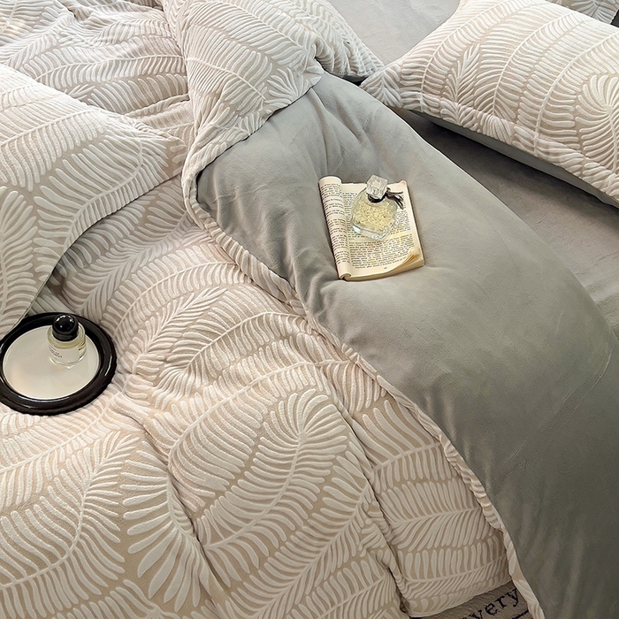 91家纺网 家纺一手货源 找家纺 新印象 2025新款高克重牛奶绒烂花四件套雕花绒四件套冷杉-灰