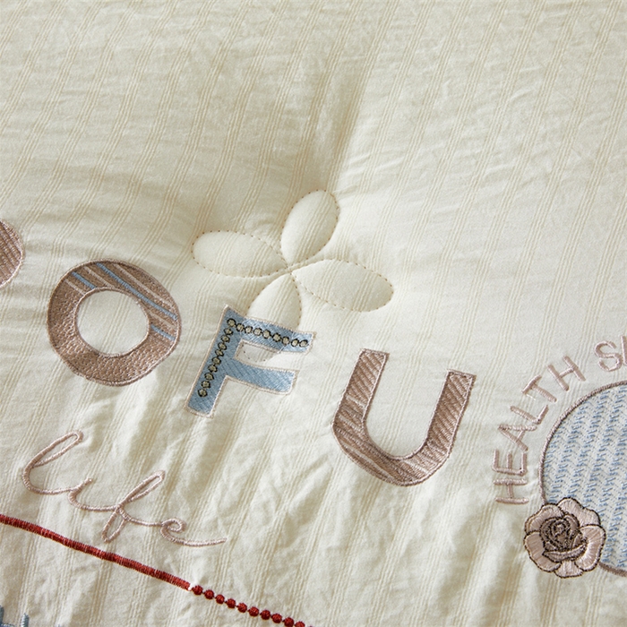 91家纺网 家纺一手货源 找家纺 爱宝被业 2025新款泡芙棉刺绣被被 泡芙棉-奶油白