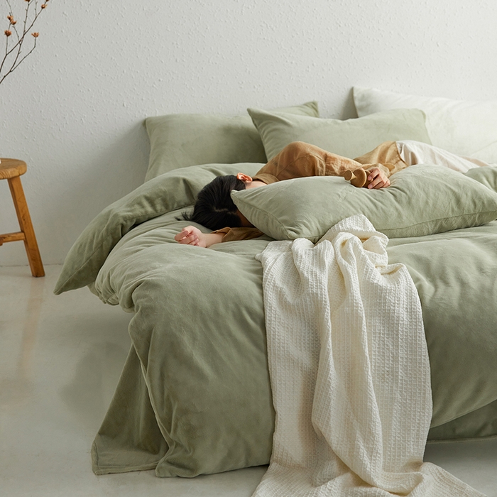 91家纺网 家纺一手货源 找家纺 千朵森 2024新款高克重纯色牛奶绒四件套 绿芙