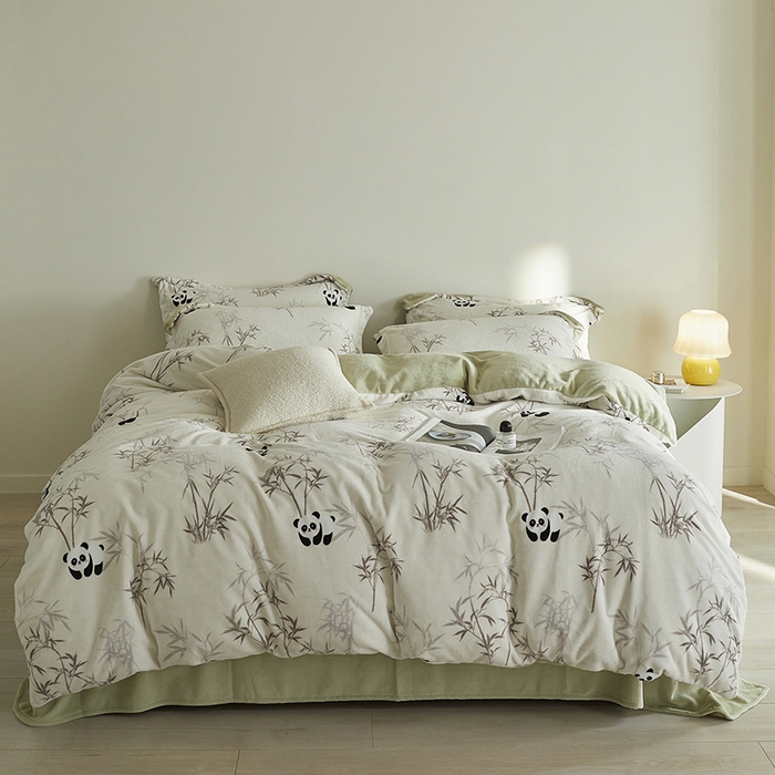 91家纺网 家纺一手货源 找家纺 千朵森 2024新款网红印花熊猫牛奶绒四件套 风格一 子初