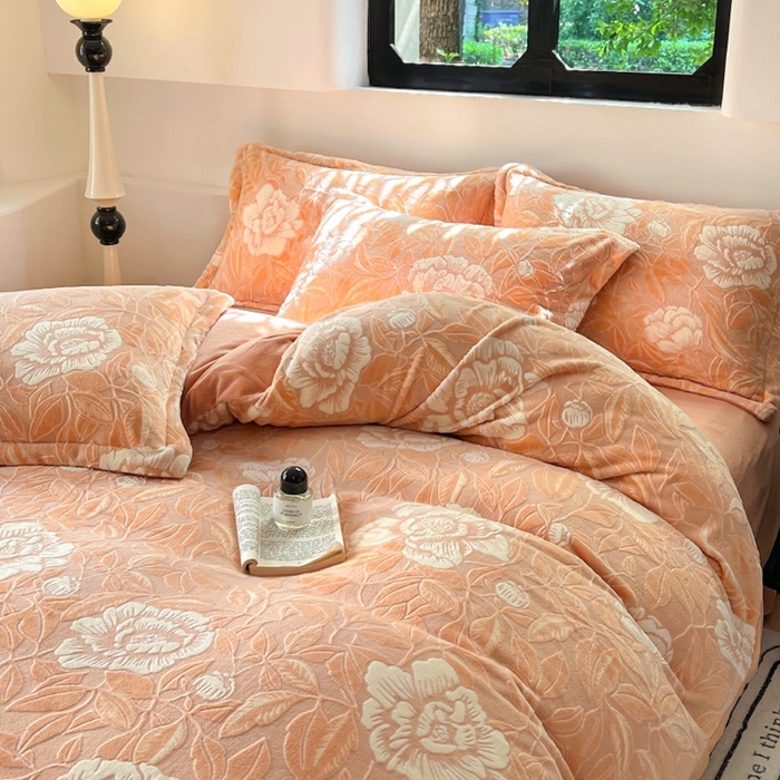 91家纺网 家纺一手货源 找家纺 新印象 2025新款高克重牛奶绒烂花四件套雕花绒四件套浪漫花语