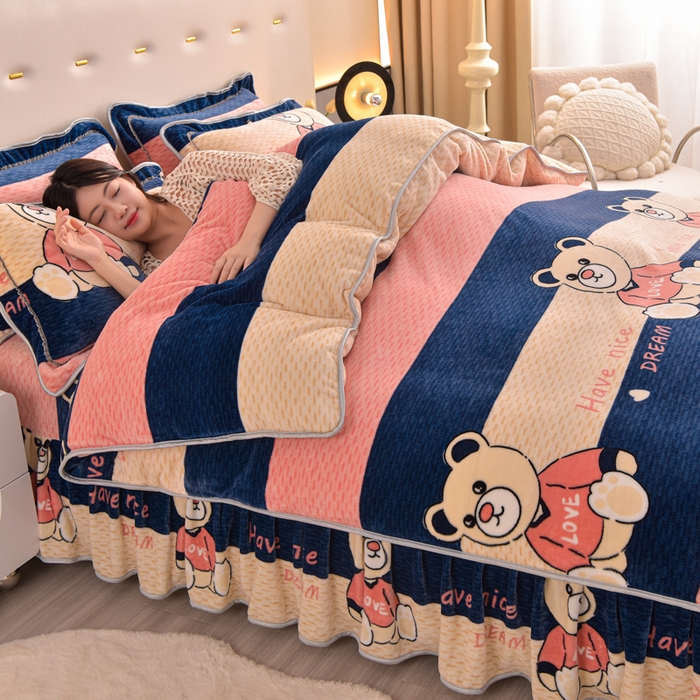 91家纺网 家纺一手货源 找家纺 静缘分 2025新款230克特厚8.5斤牛奶绒金貂绒床裙款保暖四件套-宝贝熊