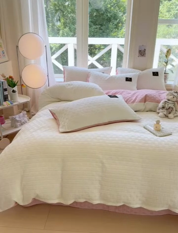 91家纺网 家纺一手货源 找家纺 红日子纺织品 2024新款A类华夫格双拼四件套 奶昔白+少女粉