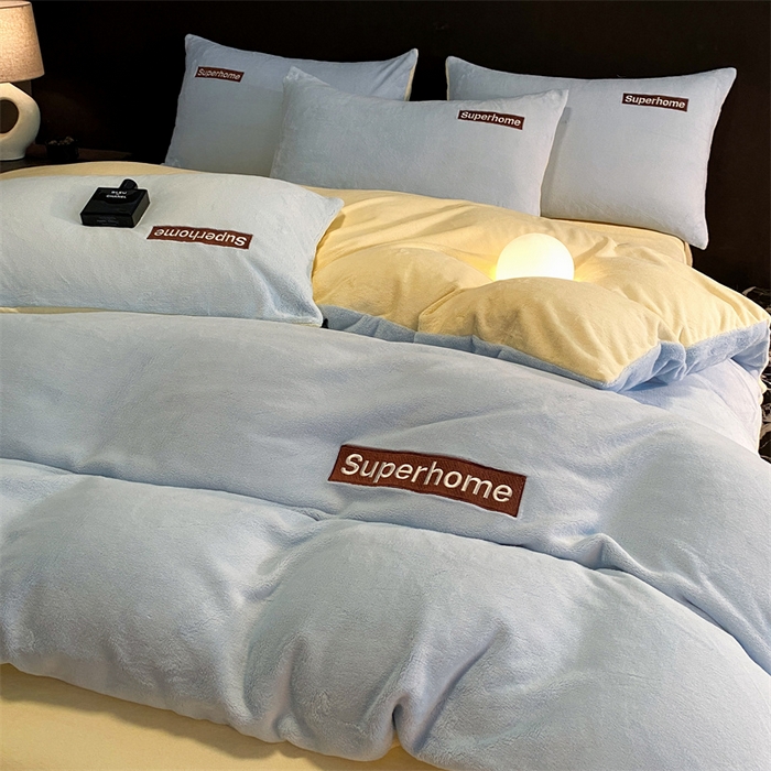 91家纺网 家纺一手货源 找家纺 笙意家纺 2025新款牛奶绒刺绣四件套-杰尼娅系列绒 杰尼亚-婴儿蓝+奶黄