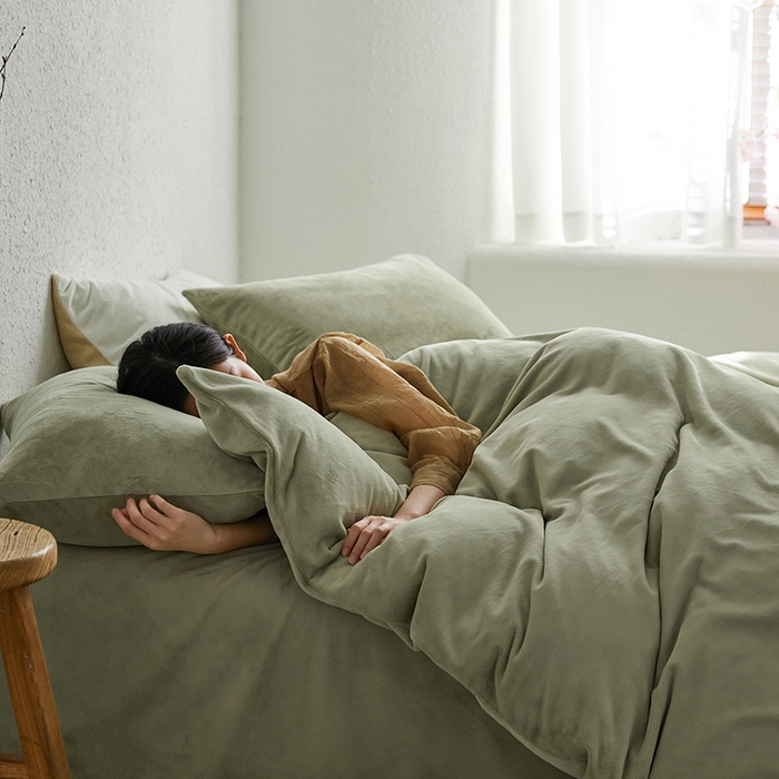 91家纺网 家纺一手货源 找家纺 千朵森 2024新款高克重纯色牛奶绒四件套 绿芙