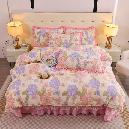 91家纺网 家纺一手货源 找家纺 （总）雅眠居 2025新款直播爆款牛奶绒印花床盖四件套双层蕾丝花边床裙单件三件套