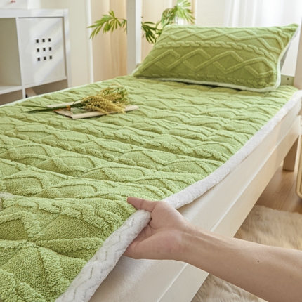 91家纺网 家纺一手货源 找家纺 卡伦家纺 2025新款塔芙绒加厚保暖床垫单人宿舍床垫 青竹绿