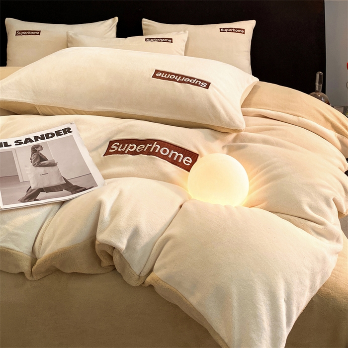 91家纺网 家纺一手货源 找家纺 笙意家纺 2025新款牛奶绒刺绣四件套-杰尼娅系列绒 杰尼亚-奶昔白+奶茶