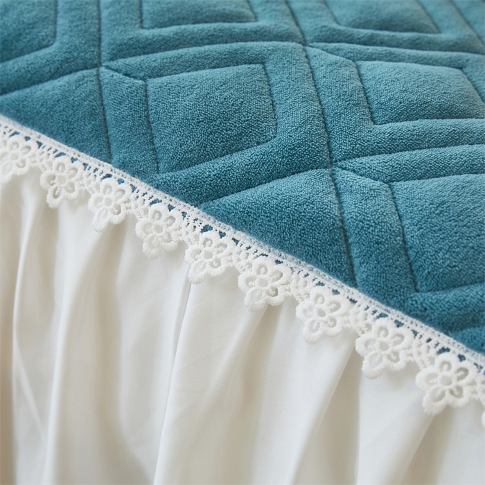 91家纺网 家纺一手货源 找家纺 缦彩 2024新款高克重牛奶绒夹棉床笠式床裙三件套 艾格雾蓝