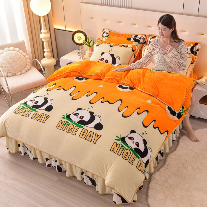 91家纺网 家纺一手货源 找家纺 静缘分 2025新款230克特厚8.5斤牛奶绒金貂绒床裙款保暖四件套-可爱熊猫