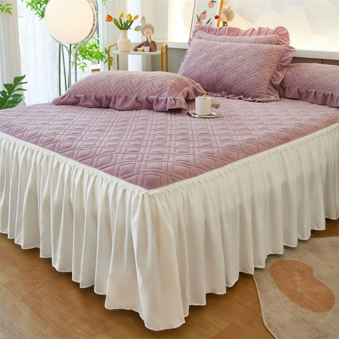 91家纺网 家纺一手货源 找家纺 缦彩 2024新款高克重牛奶绒夹棉床笠式床裙三件套 艾格梦幻紫