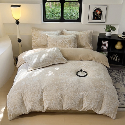 91家纺网 家纺一手货源 找家纺 新印象 2025新款高克重牛奶绒烂花四件套雕花绒四件套圣诞鹿-米黄