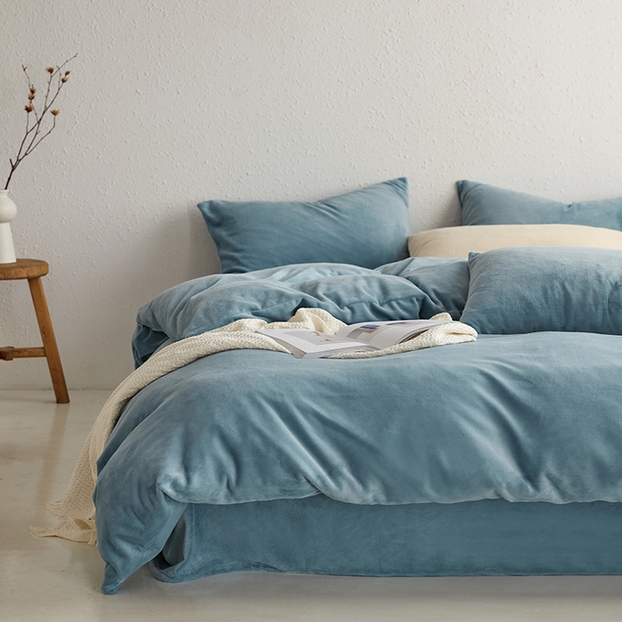 91家纺网 家纺一手货源 找家纺 千朵森 2024新款高克重纯色牛奶绒四件套 微蓝