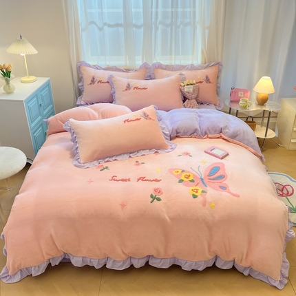 91家纺网 家纺一手货源 找家纺 2024新款高克重加厚保暖牛奶绒毛巾绣四件套-阳光玫瑰粉紫