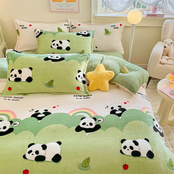 91家纺网 家纺一手货源 找家纺 名兮家居 2024新款卡通时尚风高克重牛奶绒四件套 彩虹熊猫-果绿