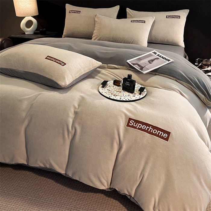 91家纺网 家纺一手货源 找家纺 笙意家纺 2025新款牛奶绒刺绣四件套-杰尼娅系列绒 杰尼亚-山灰+中灰