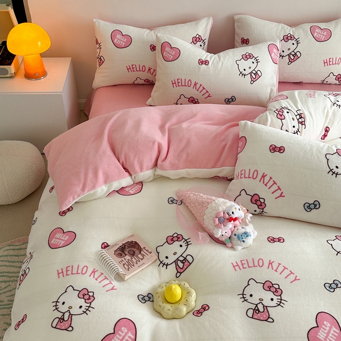 91家纺网 家纺一手货源 找家纺 2024新款三丽鸥高克重牛奶绒四件套 爱心KT猫