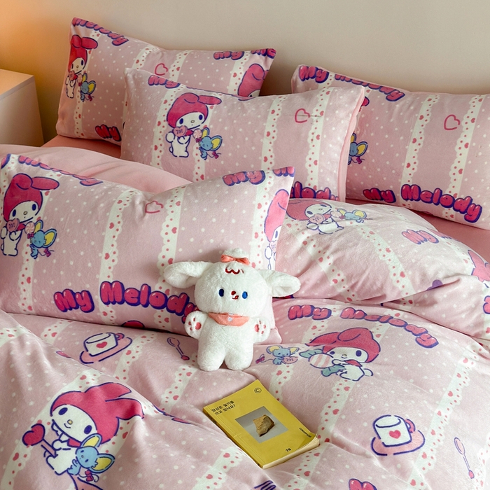 91家纺网 家纺一手货源 找家纺 2024新款三丽鸥高克重牛奶绒四件套 贪吃美乐蒂