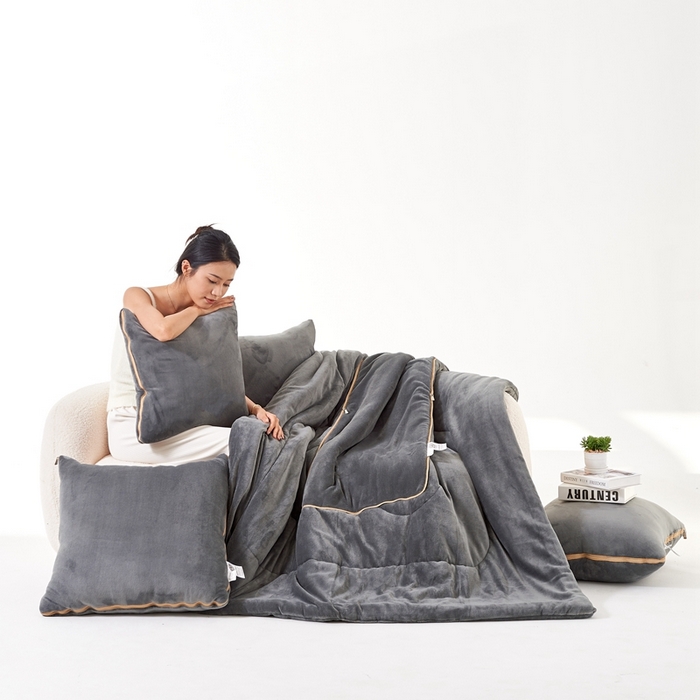 91家纺网 家纺一手货源 找家纺 照世家纺 2024新款牛奶绒纯色抱枕被（控价68/89/129/169/219） 深灰