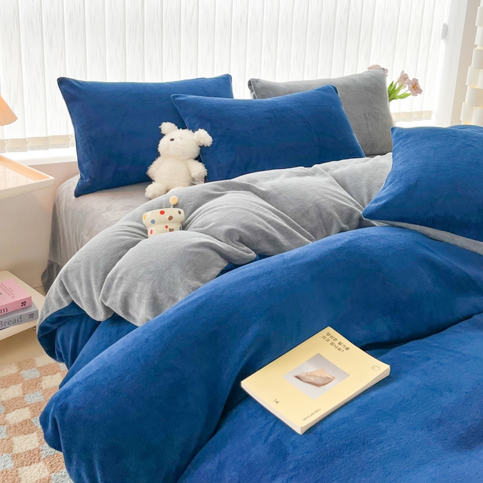 91家纺网 家纺一手货源 找家纺 言熙居 2024新款纯色双拼30克8一9斤牛奶绒四件套 亮蓝拼浅灰