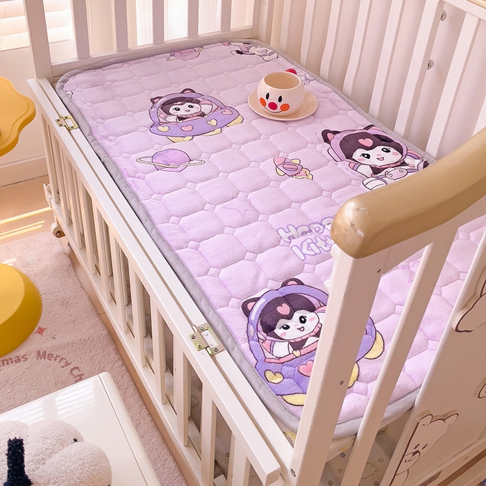 91家纺网 家纺一手货源 找家纺 富馨莱 2024新款牛奶绒幼儿园床垫加厚5D透气 甜美星际