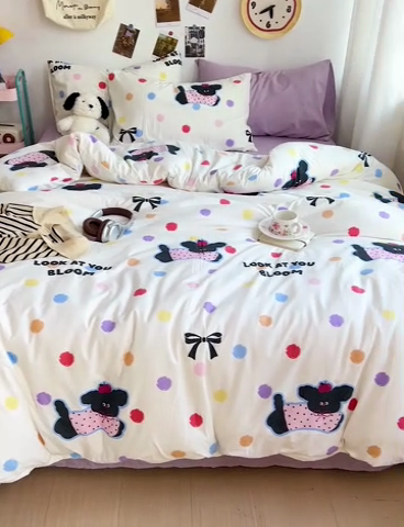 91家纺网 家纺一手货源 找家纺 星巴k家纺 2024新款A类超柔水洗棉印花四件套 波点小狗