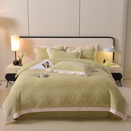 91家纺网 家纺一手货源 找家纺 迪梦姿家纺 2025新款立体雕花牛奶绒宽边四件套 时尚旋律-黄绿