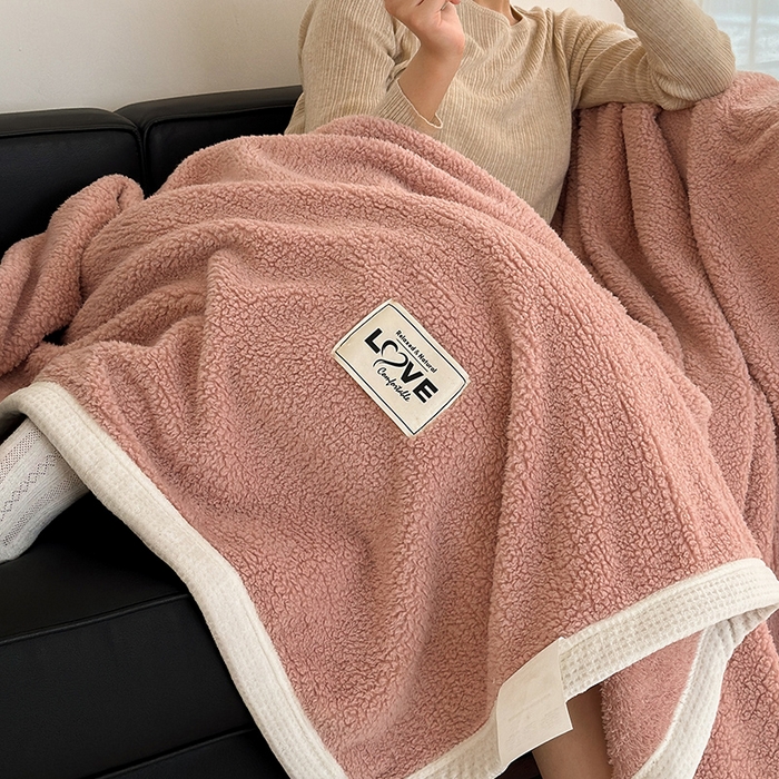 91家纺网 家纺一手货源 找家纺 （总）沐棉 2024新款牛奶绒菠萝格包边羊羔绒泰迪绒毛毯-静物图