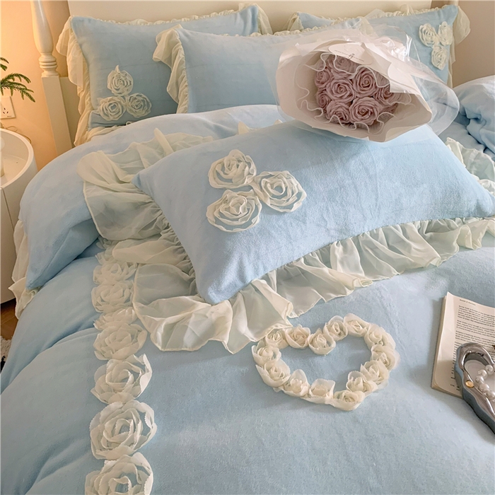 91家纺网 家纺一手货源 找家纺 富盛家纺 2024新款牛奶绒盘花刺绣四件套-玫瑰花园 玫瑰花园-蓝