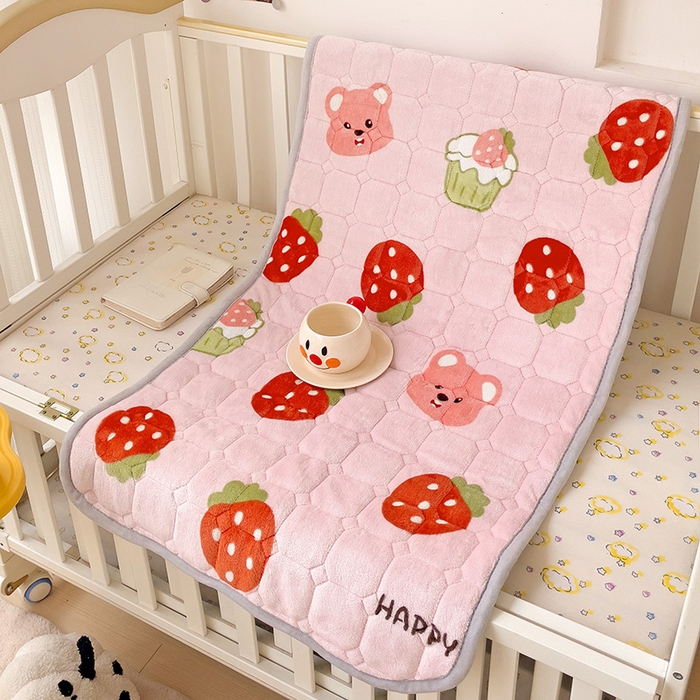 91家纺网 家纺一手货源 找家纺 富馨莱 2024新款牛奶绒幼儿园床垫加厚5D透气 草莓粉