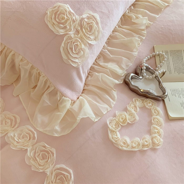 91家纺网 家纺一手货源 找家纺 富盛家纺 2024新款牛奶绒盘花刺绣四件套-玫瑰花园 玫瑰花园-粉