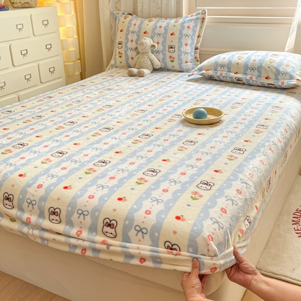 91家纺网 家纺一手货源 找家纺 川悦生活 2024新款加厚牛奶绒印花单床笠 床笠心心蜜兔