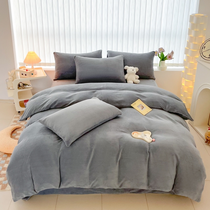 91家纺网 家纺一手货源 找家纺 言熙居 2024新款纯色双拼30克8一9斤牛奶绒四件套 浅灰