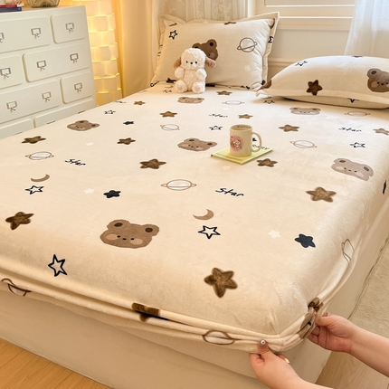 91家纺网 家纺一手货源 找家纺 川悦生活 2024新款加厚牛奶绒印花单床笠 床笠星际小熊