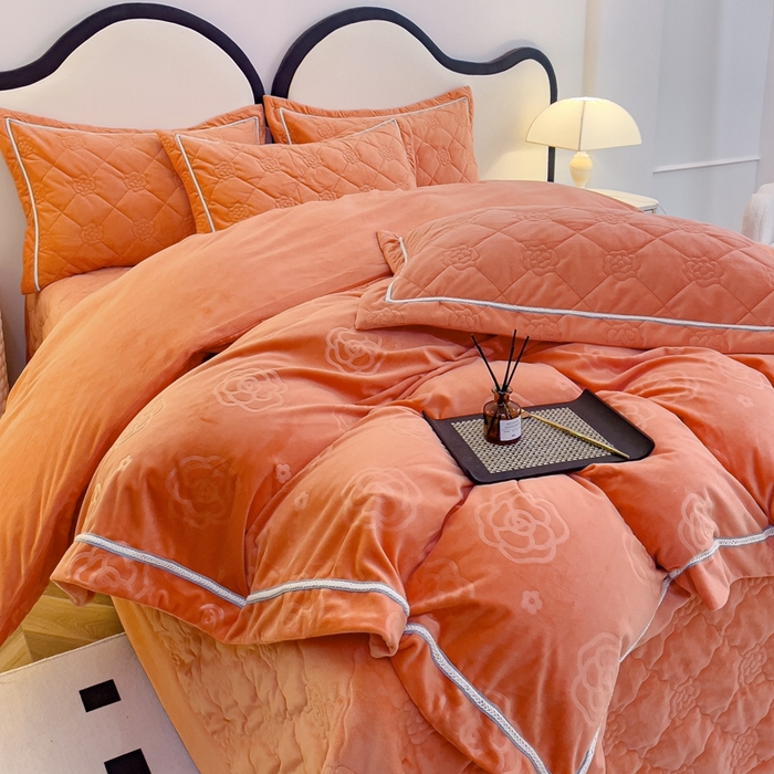 91家纺网 家纺一手货源 找家纺 优乐家纺 2025新款高克重宝宝绒夹棉床盖系列单枕套 爱丽丝-香橙橘