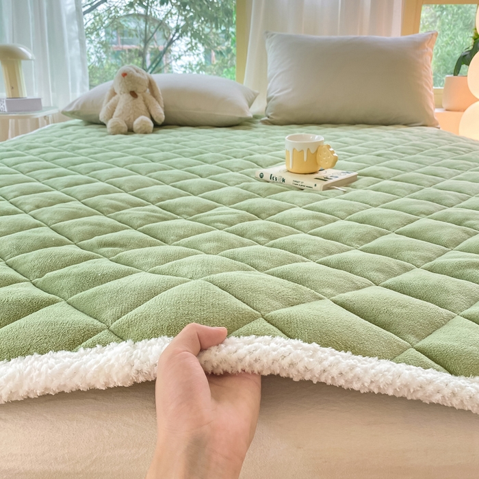 91家纺网 家纺一手货源 找家纺 正邦家纺 2024新款牛奶绒床垫小清新加厚床褥保暖宽包边可机洗床护垫床褥 浅绿
