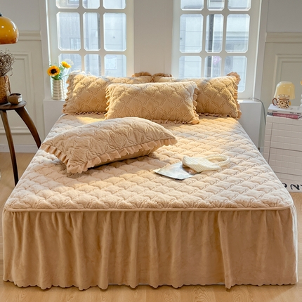 91家纺网 家纺一手货源 找家纺 禧缘家纺（原梦想家） 2024新款兔兔绒夹棉床裙式床笠 兔兔绒卡其