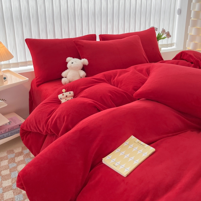 91家纺网 家纺一手货源 找家纺 言熙居 2024新款纯色双拼30克8一9斤牛奶绒四件套 亮红