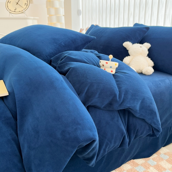 91家纺网 家纺一手货源 找家纺 言熙居 2024新款纯色双拼30克8一9斤牛奶绒四件套 亮蓝