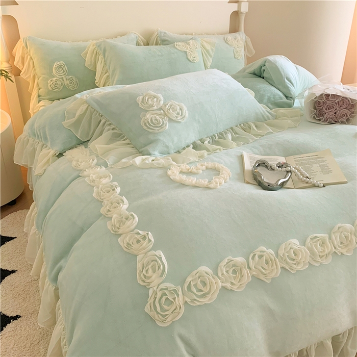 91家纺网 家纺一手货源 找家纺 富盛家纺 2024新款牛奶绒盘花刺绣四件套-玫瑰花园 玫瑰花园-绿