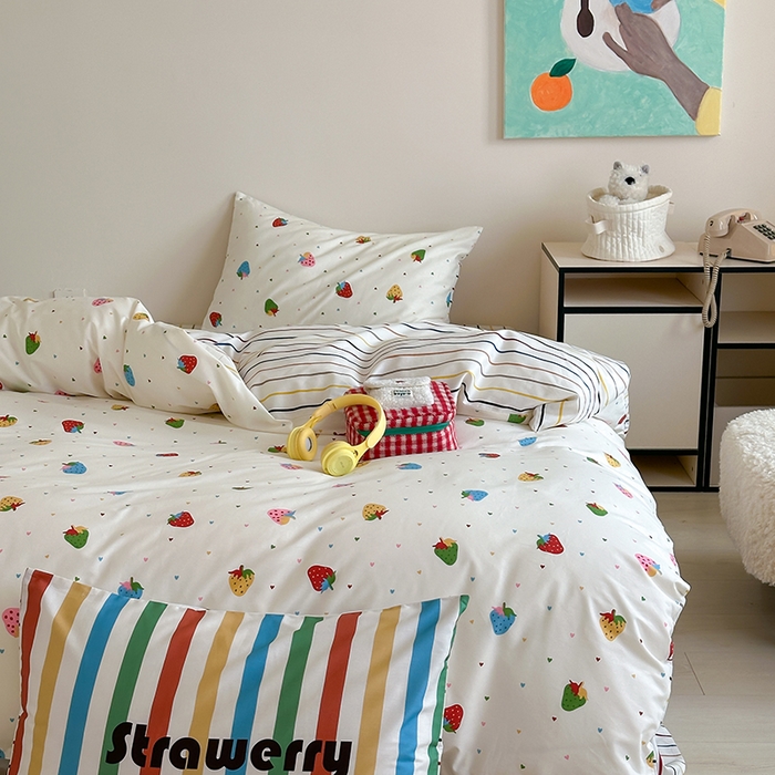 91家纺网 家纺一手货源 找家纺 2024新款40支13372全棉数码大版趣味系列四件套 草莓派