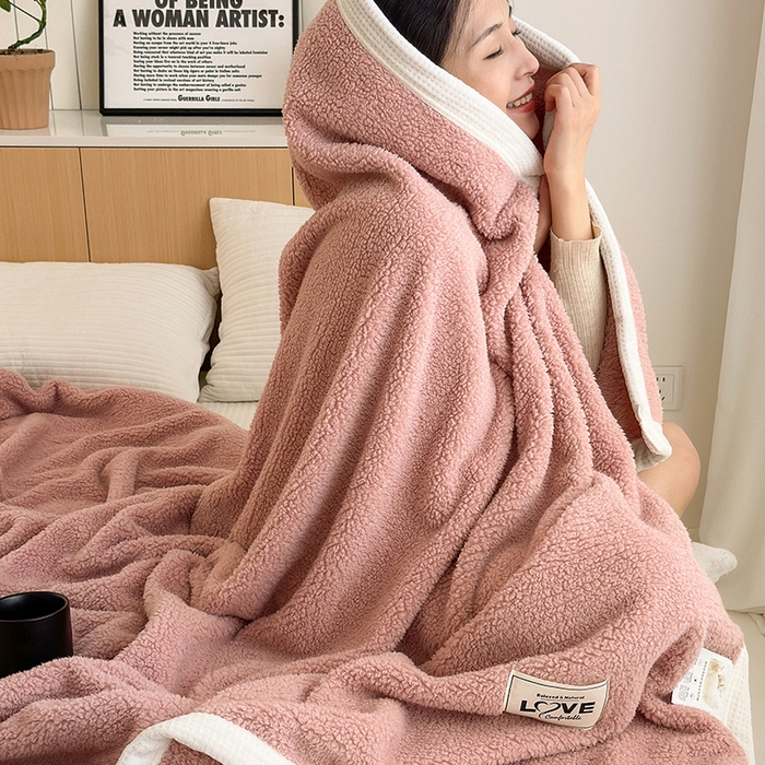 91家纺网 家纺一手货源 找家纺 （总）沐棉 2024新款牛奶绒菠萝格包边羊羔绒泰迪绒毛毯-静物图