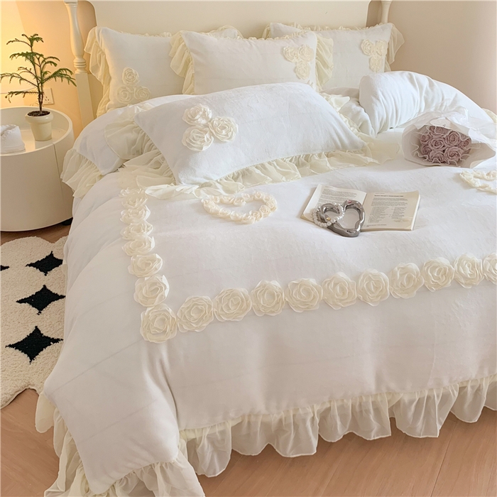 91家纺网 家纺一手货源 找家纺 富盛家纺 2024新款牛奶绒盘花刺绣四件套-玫瑰花园 玫瑰花园-白