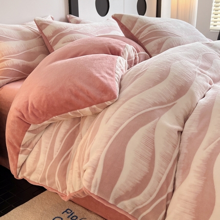 91家纺网 家纺一手货源 找家纺 （总）2024新款A类双色立体浮雕牛奶绒加厚四件套