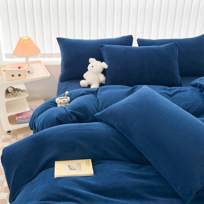 91家纺网 家纺一手货源 找家纺 言熙居 2024新款纯色双拼30克8一9斤牛奶绒四件套 亮蓝