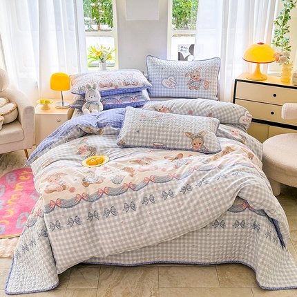 91家纺网 家纺一手货源 找家纺 （总）美达家纺 2025新款A类全棉夹棉洛丽塔系列双面全棉榻榻米床盖四件套