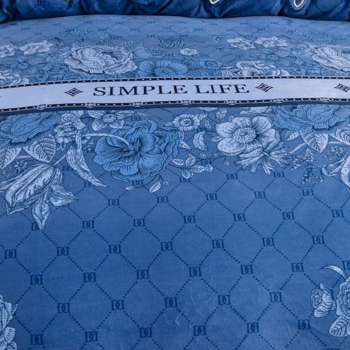 91家纺网 家纺一手货源 找家纺 晚静家纺 2024新款8.5斤牛奶绒金貂法莱绒床裙款保暖绒四件套 深蓝花朵