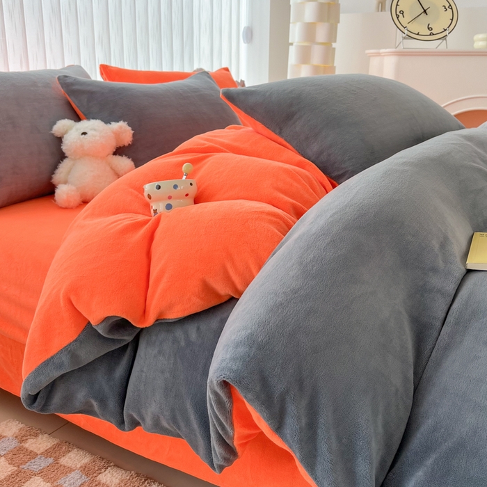 91家纺网 家纺一手货源 找家纺 言熙居 2024新款纯色双拼30克8一9斤牛奶绒四件套 亮灰拼艳橙