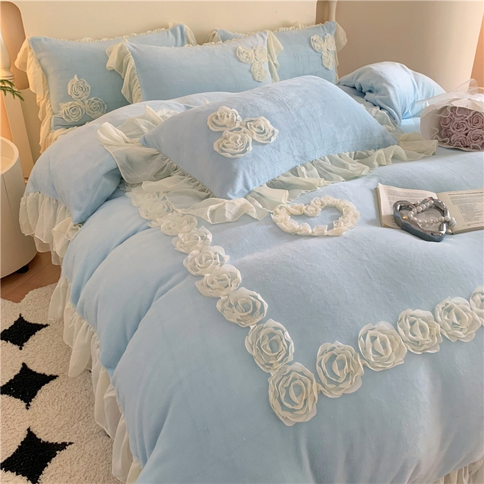 91家纺网 家纺一手货源 找家纺 富盛家纺 2024新款牛奶绒盘花刺绣四件套-玫瑰花园 玫瑰花园-蓝